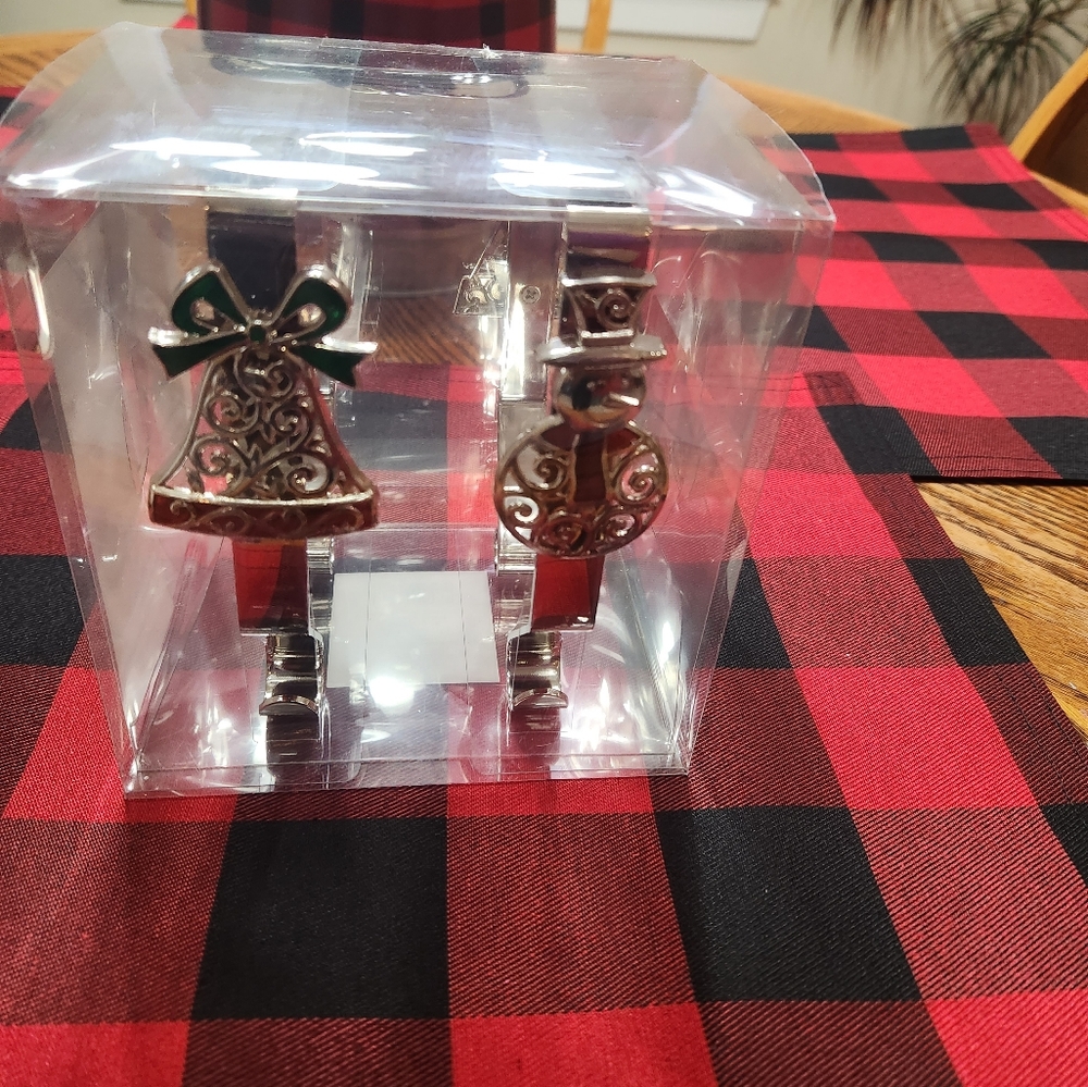 Stocking holders - Picture 2 of 3